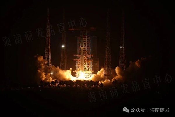 支持同城球队，周琦晒工体照：三里屯国安打卡！